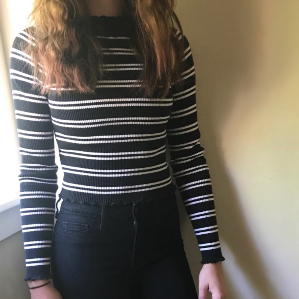 Kendall and Kylie Crop Too